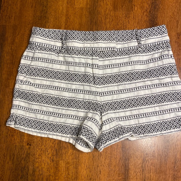 Ann Taylor loft, The Riviera shorts. Size 10 - Picture 3 of 15
